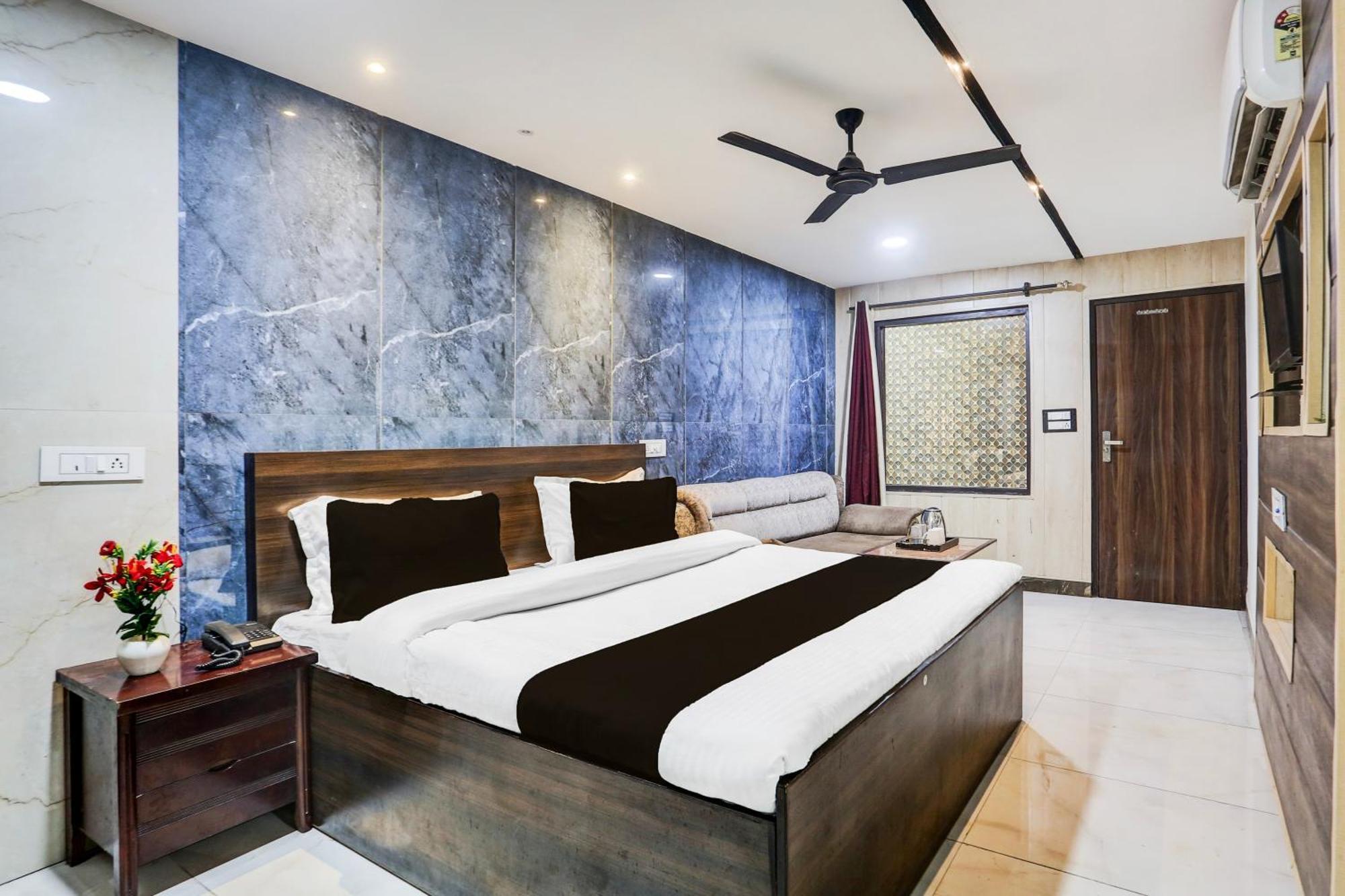 Super Townhouse Haibowal Chowk Ludhiana Exterior foto