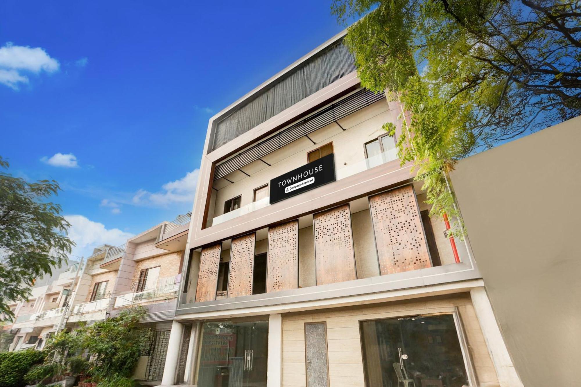 Super Townhouse Haibowal Chowk Ludhiana Exterior foto