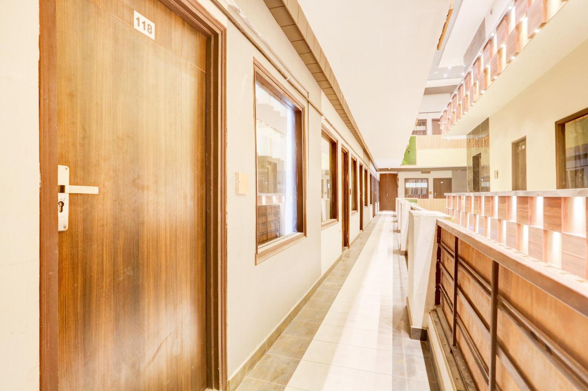 Super Townhouse Haibowal Chowk Ludhiana Exterior foto